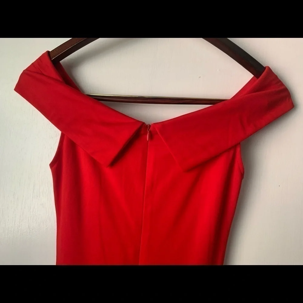 FOREVER 21 off- the- shoulder v-neck holiday sexy cocktail dress - Picture 5 of 7